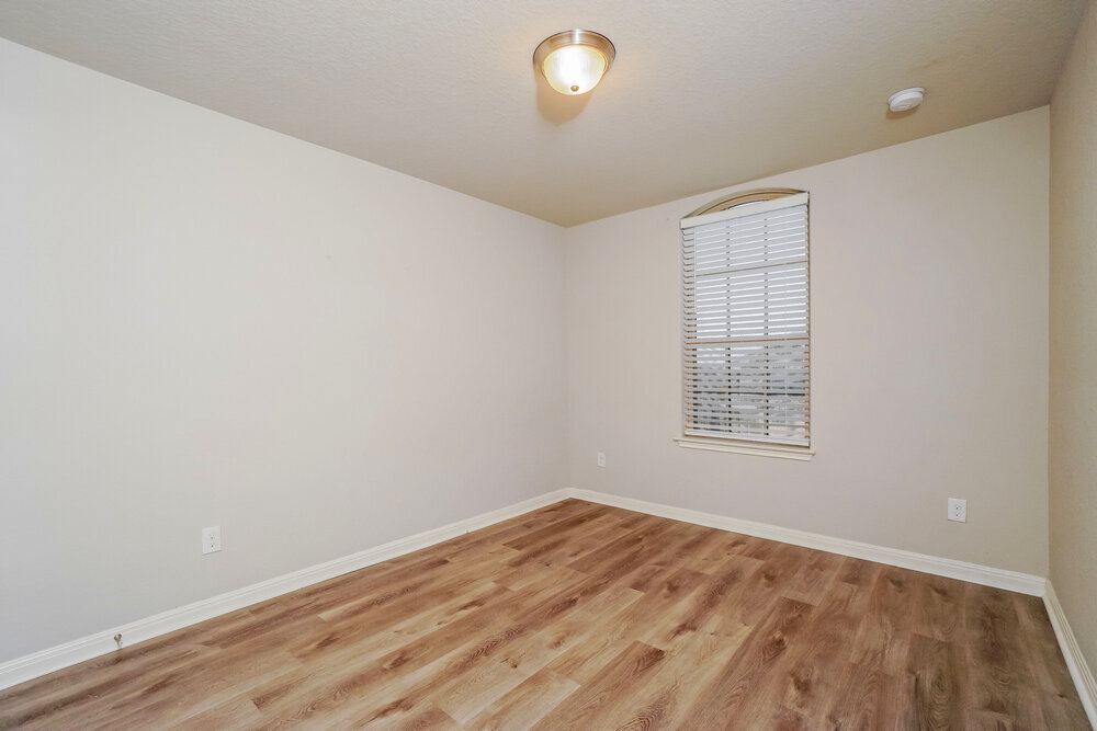 Building Photo - 3504 Silver Set