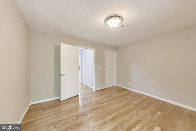 Building Photo - 5700 Chapman Mill Dr