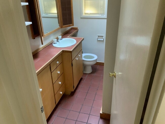 Building Photo - 3 Bedroom House in Hendrick's Park Area
