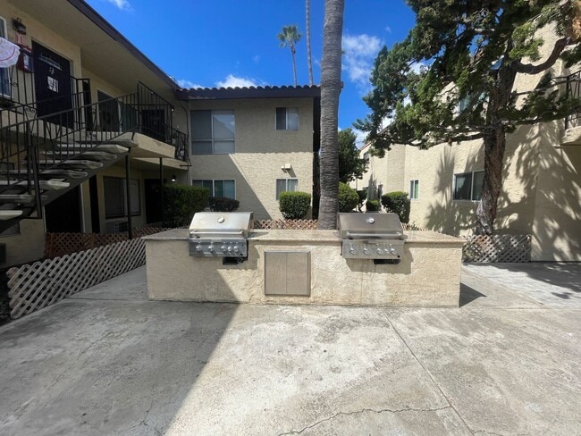Building Photo - Beautiful and Spacious Apartment in Gated ...