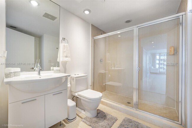 Building Photo - 495 Brickell Ave