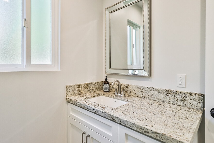 Building Photo - 7702 Mason Ave