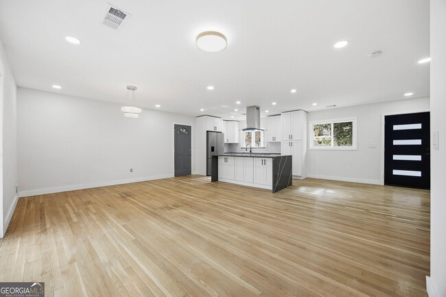 Building Photo - 42 W Belle Isle Rd NE