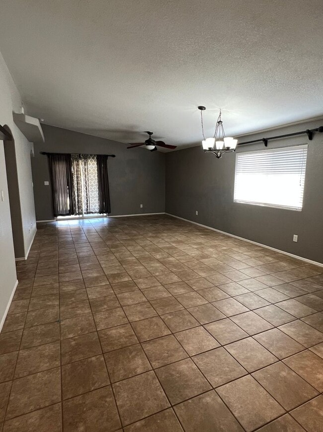 Building Photo - 3 BEDROOM HOME IN ARABY CROSSING!