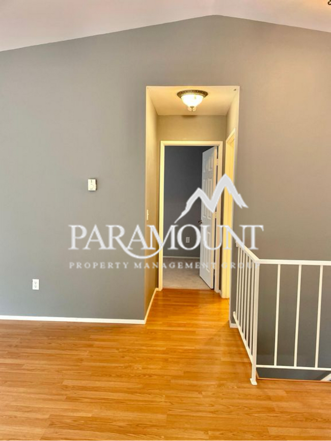 Building Photo - Charming 3-Bedroom Duplex Near Southworth ...
