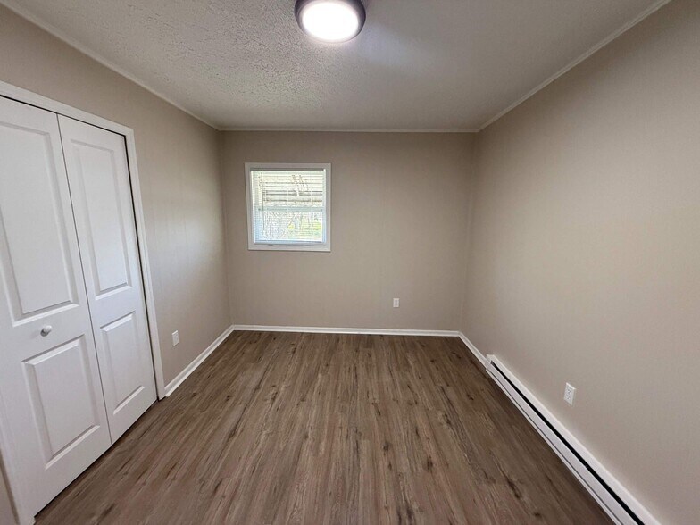 Building Photo - Freshly Renovated 3-Bedroom Home – Quality...