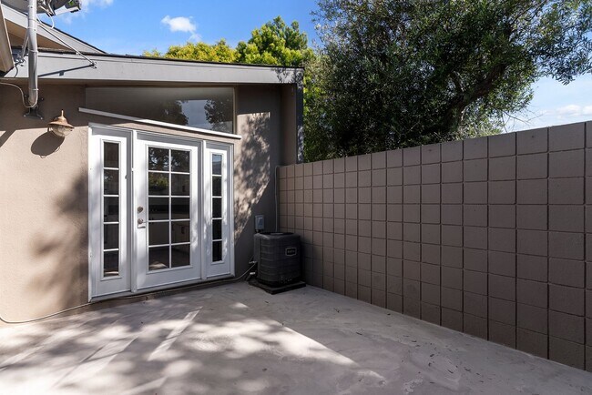 Building Photo - 450 Bolero Way
