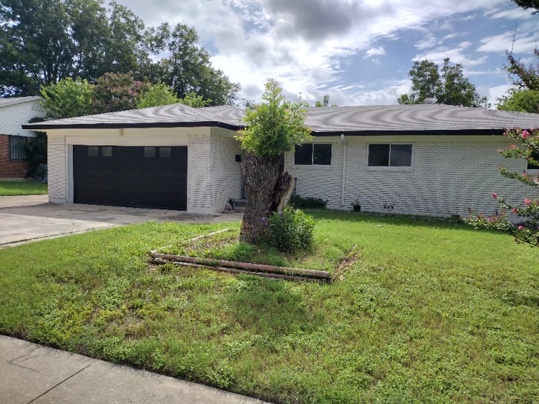 Primary Photo - 1206 Pine Dr