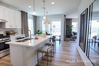 Building Photo - 6532 N 15th Dr