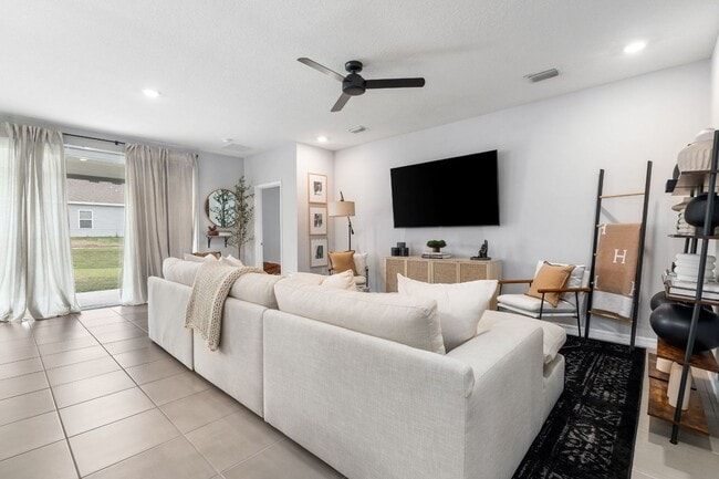 Building Photo - Immaculate 4-Bedroom, 2.5-Bath Home