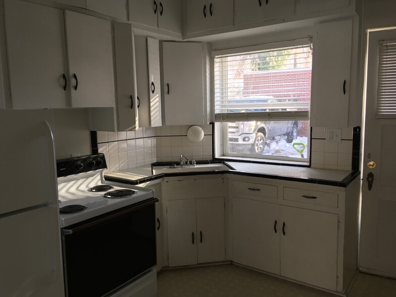 Kitchen - 768 E 900 S