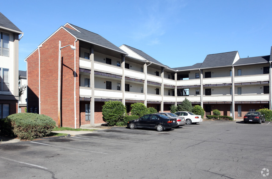 Primary Photo - Trinity Square Apartments