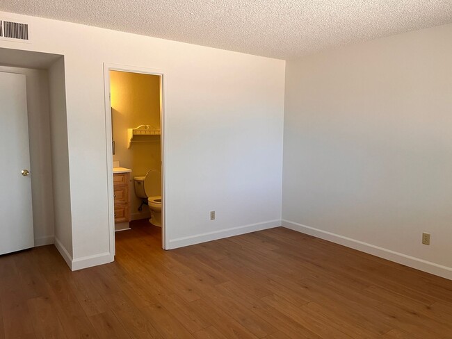 Building Photo - AWESOME TEMPE HOME!!