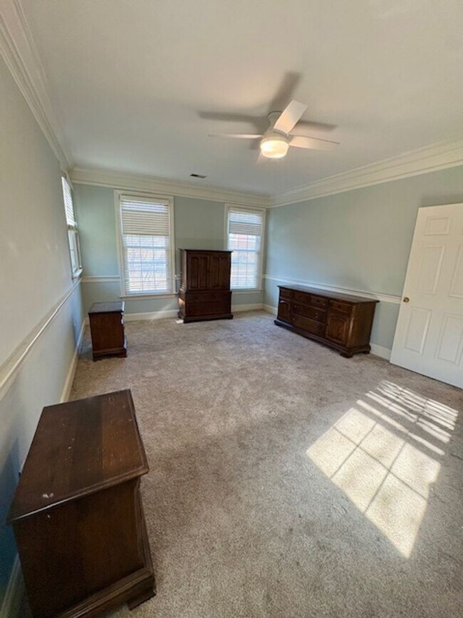 Building Photo - Spacious Five Bedroom Home in Mount Pleasant