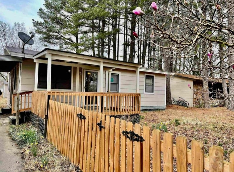 Building Photo - 309 E 12th St