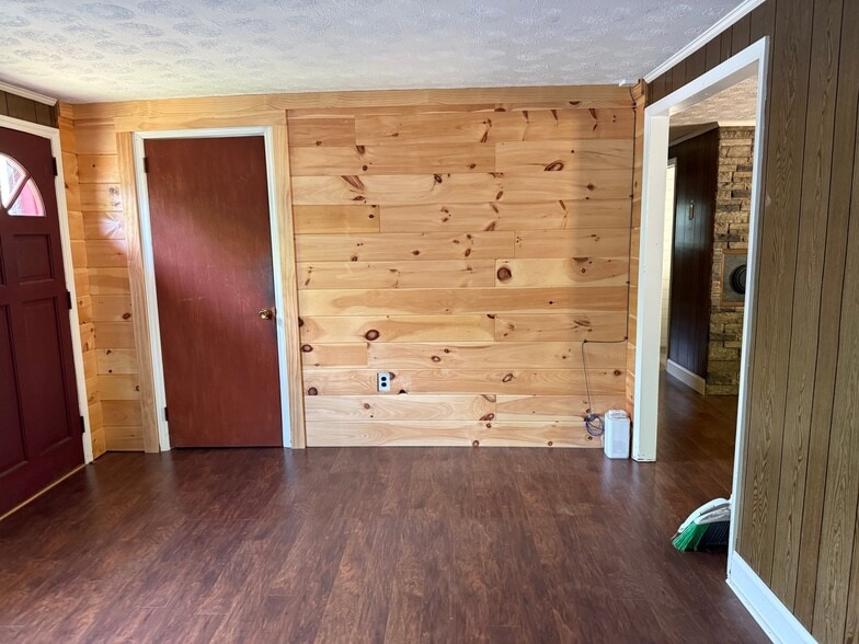 Building Photo - 1201 Holcombe Branch Rd