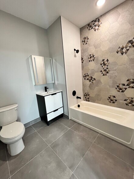 132 Mallory Ave 401 - 138 Mallory Ave