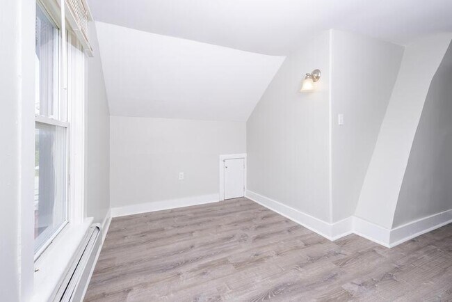 Building Photo - 338 Saratoga St