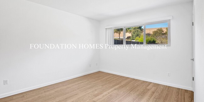 Building Photo - 151 Kenwood Ct