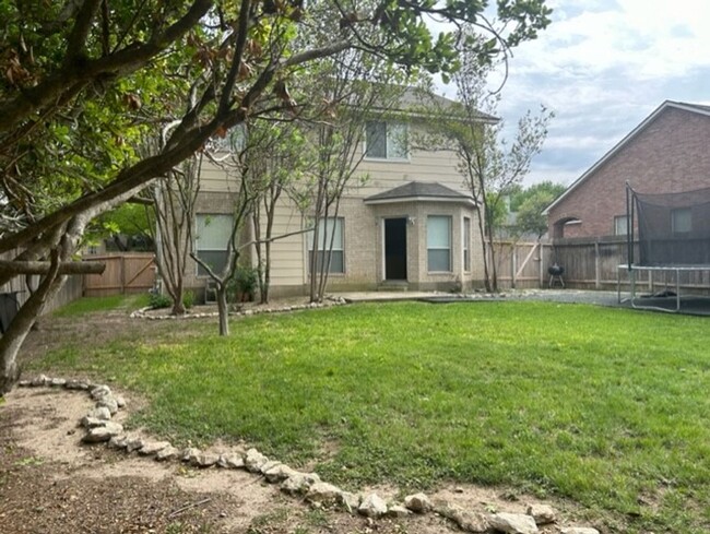 Building Photo - $350 OFF FIRST MONTH'S RENT IF YOU MOVE IN...