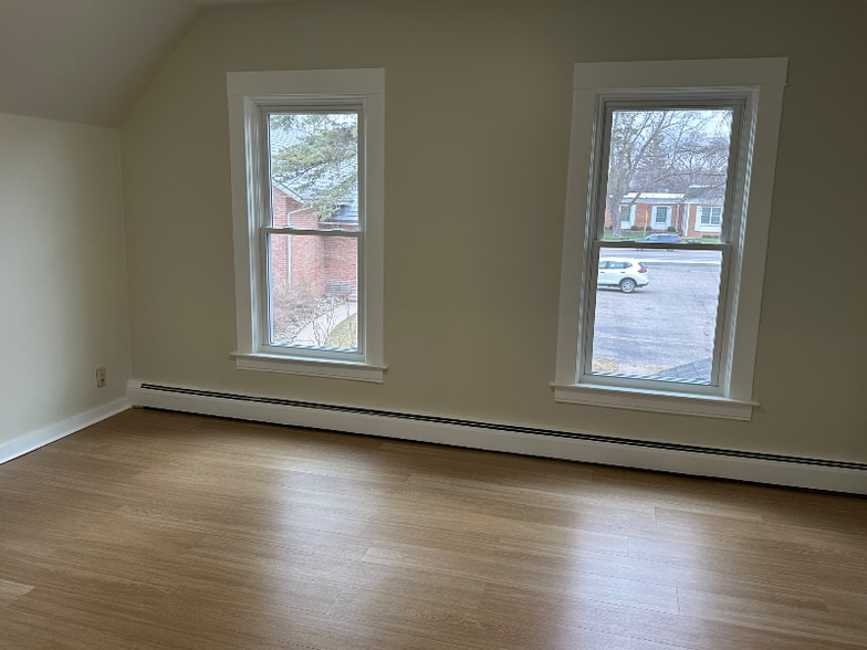Building Photo - 102 E Houghton Ave