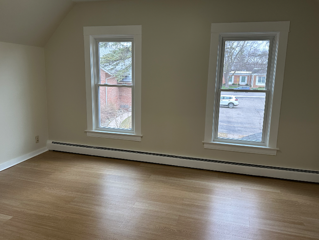 Building Photo - 102 E Houghton Ave
