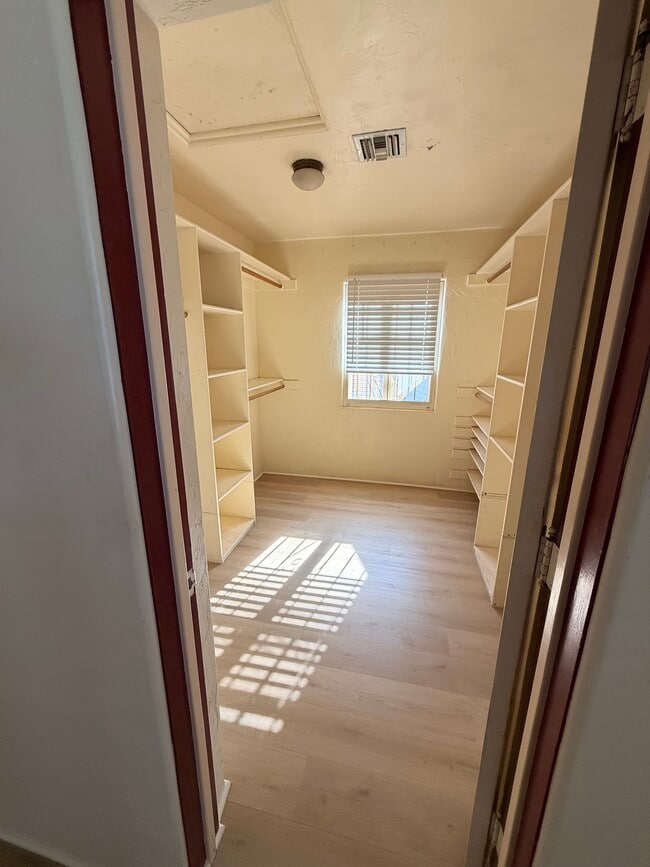 Building Photo - 3452 E Willard St