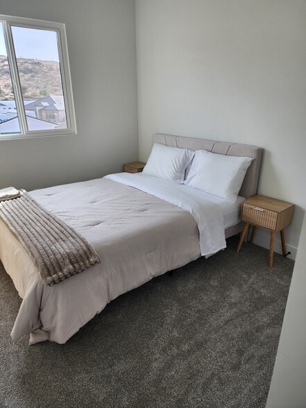 Building Photo - 2218 380 S