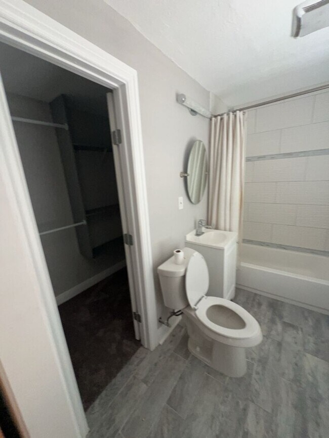 Building Photo - 401 Walton St