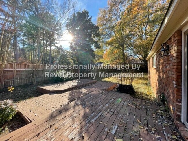 Building Photo - Elegant 4-Bedroom Home in the Heart of East Memphis!!