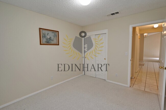 Building Photo - 6447 N Vagedes Ave