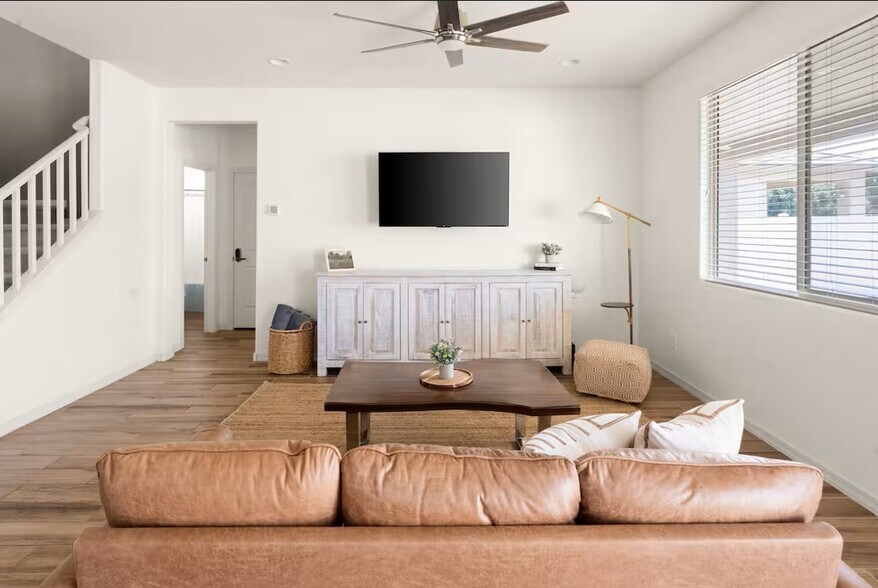 Building Photo - 2437 E Alta Vista Rd