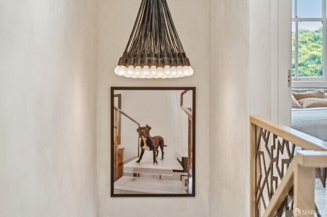 Building Photo - 7 Seymour St