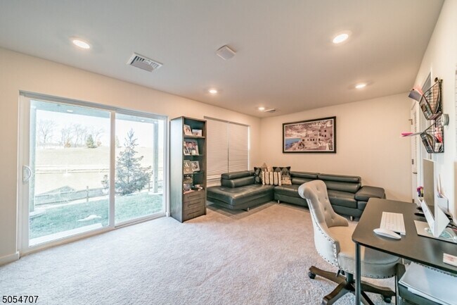 Building Photo - 26 Colgate Dr