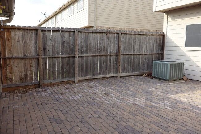 Building Photo - 1063 Birnham Woods Blvd