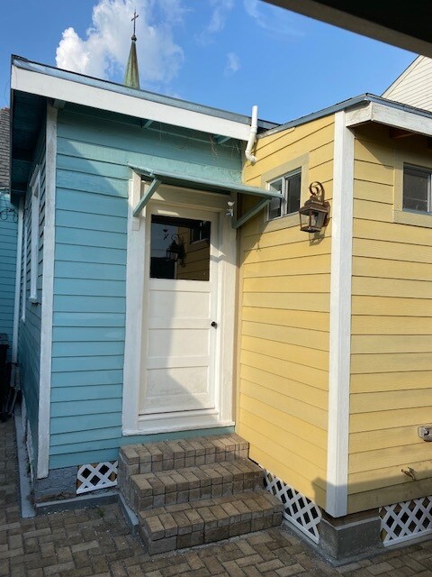 Building Photo - 1412 Erato St