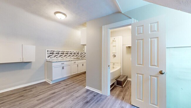 Primary Photo - 3224 Walton Ave
