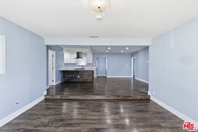 Building Photo - 14141 Gault St