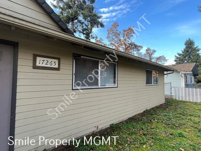 Building Photo - A charming ranch-style single-family home located in the Milwaukie area.