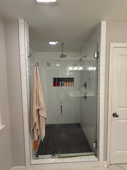 Building Photo - 648 Meadowlark Dr