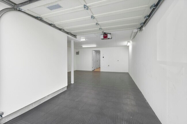Building Photo - 1074 Filbert St