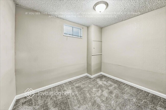 Building Photo - 16372 E Brown Dr