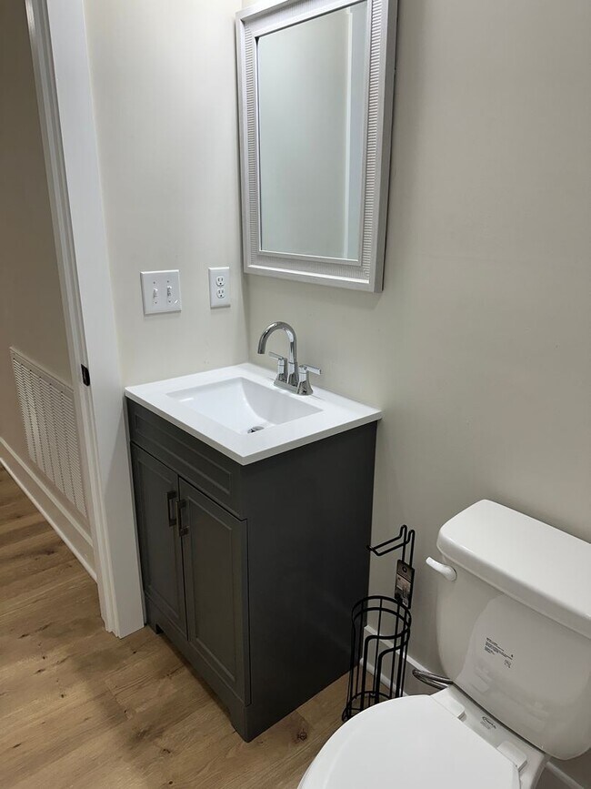 Building Photo - 102 W 15th Ave