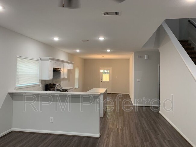 Building Photo - 7610 Bellingham