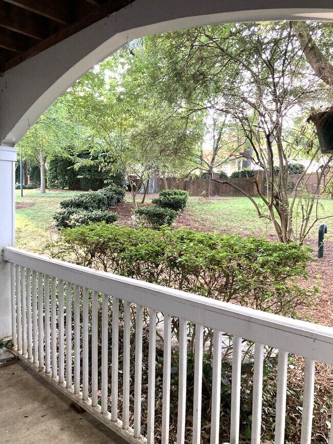 Building Photo - Renovated Southpark condo!