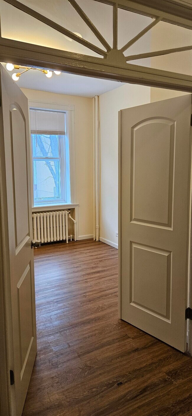 Building Photo - 327 Jackson St