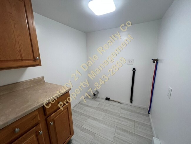 Building Photo - 3 Bedroom, 1 Bath Home in Spring Grove School District with Brand new LVP Flooring