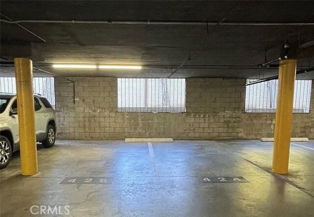 Building Photo - 12801 Moorpark St