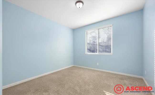 Building Photo - 5 Bedroom | 3 Bathroom House — Bakersfield (93314)