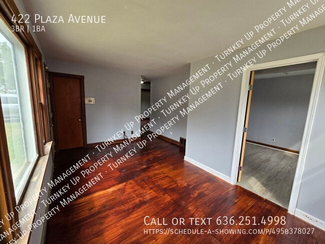Building Photo - 422 Plaza Ave